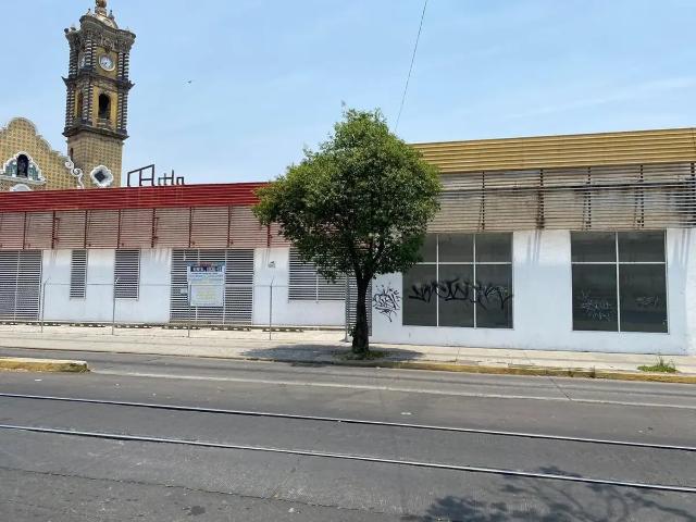 Renta de Local Comercial en esquina HEROES DE NACOZARI, colonia Santa María