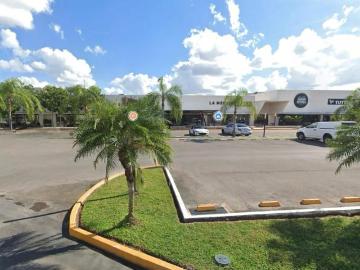 Renta de Local comercial en Placita en Montebello Planta Baja