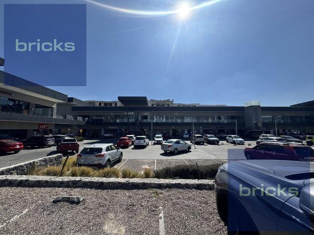 Local con Terraza en Renta en Zakia | Frente a Parque Principal, Plaza con Starbucks y Anytime Fitness