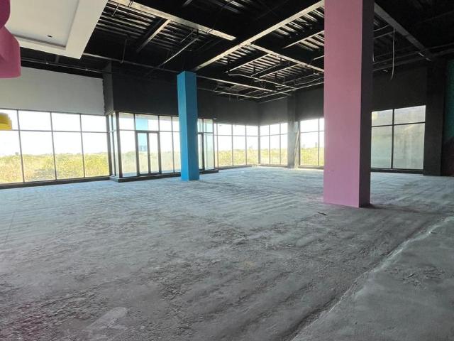 Renta de Local Comercial en planta alta dentro de Placita