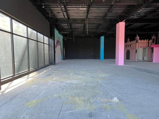 Renta de Local Comercial en planta alta dentro de Placita