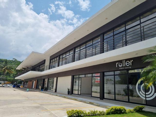 Renta de local comercial en Plaza Verona Planta Baja