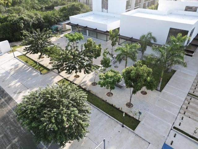 Renta de Local Comercial en Privada Residencial en Dzibichlatun