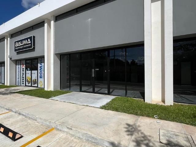 Renta de Local Comercial en Temozon Norte Entrega Inmediata