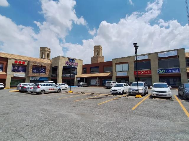 Renta de Local Comercial en Valdez Sánchez y Abasolo | 50m² Plaza Santa Lucía