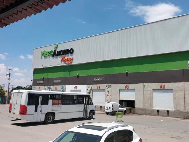 Renta de Local Comercial Equipado en Plaza Mercahorro, Torreón