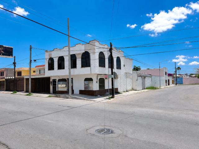 Renta de Local Comercial Independiente en Ampliación la Rosita, Torreón