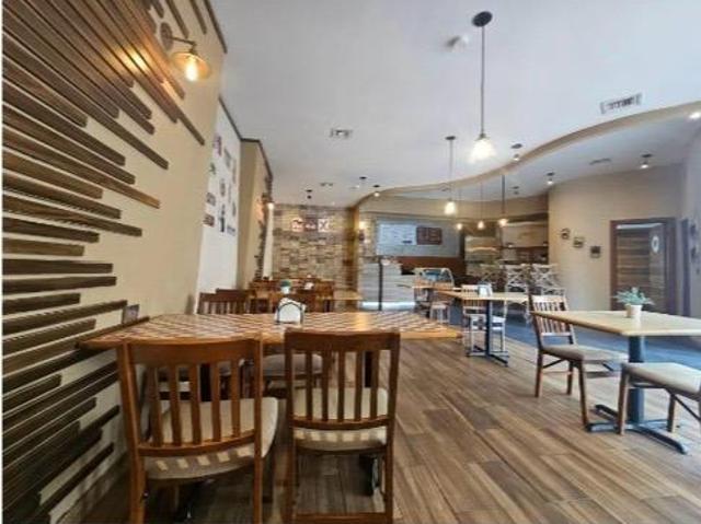 RENTA DE LOCAL COMERCIAL SOBRE AVE FRANCISCO VILLA PLAZA CIMARRON