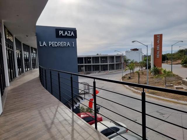 Renta de Local Comercial – Plaza La Pedrera, Real del Valle