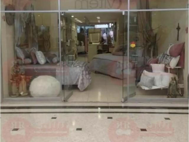 Renta de Local con dos frentes en Plaza Universidad