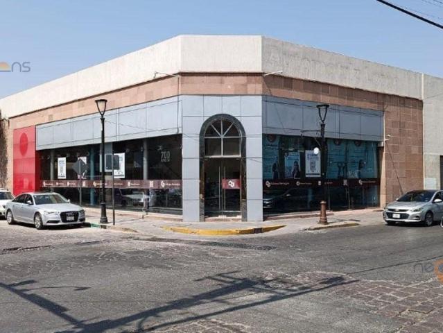 RENTA de Local en ESQUINA sobre una de las principales avenidas Comerciales Zona Centro