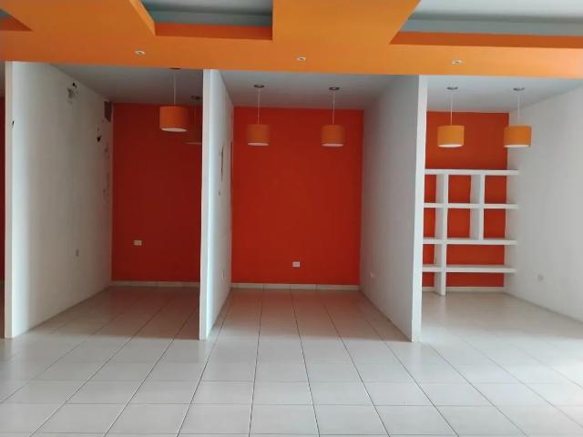 Renta de local en Plaza Comercial
