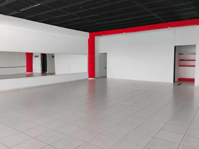 Renta de local en Plaza Comercial