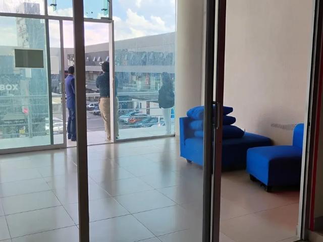 Renta de local en Plaza Comercial