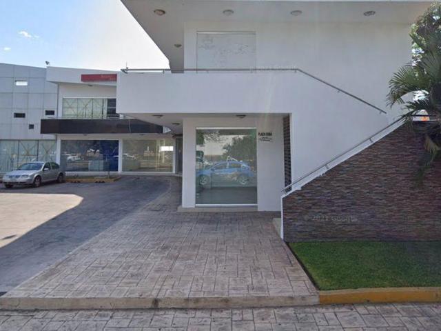 Renta de Local en Plaza Comercial de 59 m2 en Buenavista Planta Baja