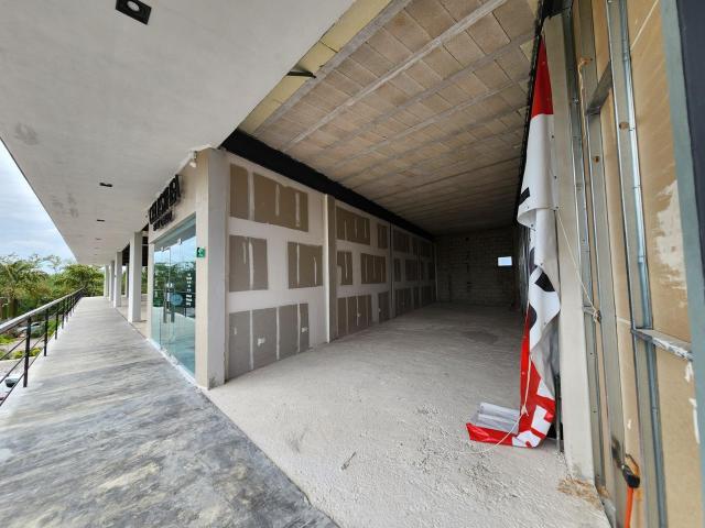 Renta de Local en Plaza comercial en Conkal en Planta Alta