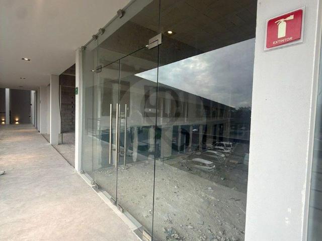 Renta de Local en Plaza Comercial en Planta alta
