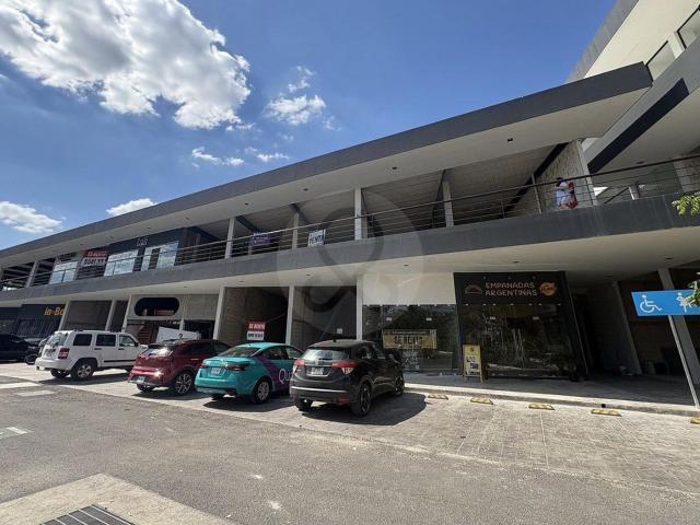 Renta de Local en Plaza Comercial en Planta alta
