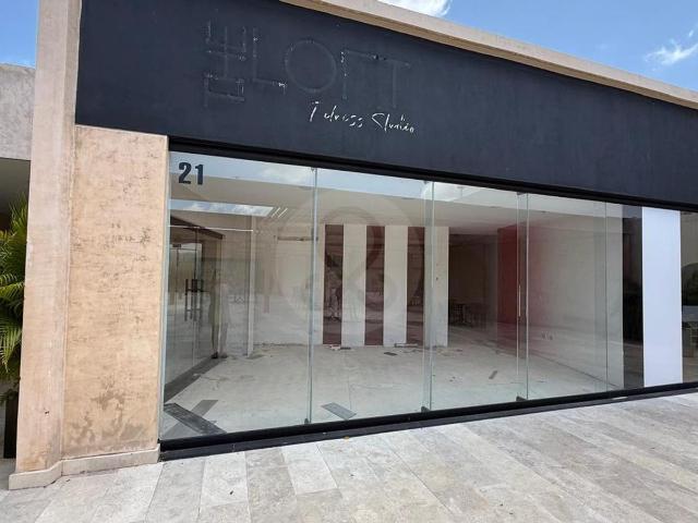 Renta de Local en Planta Alta en Montebello