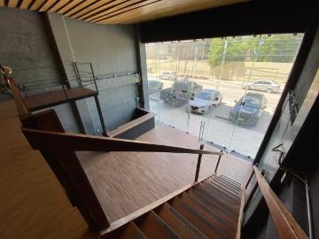 Rento Local sobre Av colegios de 120m2 con Mezzanine listo para restaurante bar en Planta baja