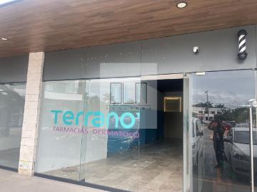 Renta de Local Planta Baja en Corner Center