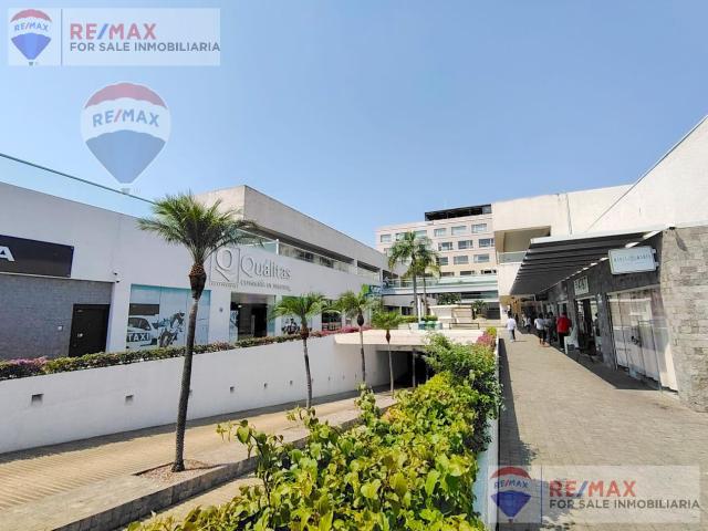 Renta de locales de Plaza Comercial, Jiutepec, Morelos. Clave 4950