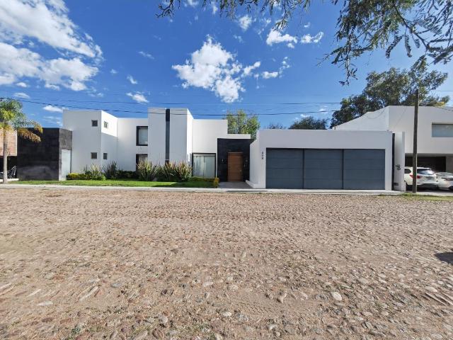 RENTA DE RESIDENCIA EN TROJES DEL SOL *A PARTIR DE AGOSTO SEP