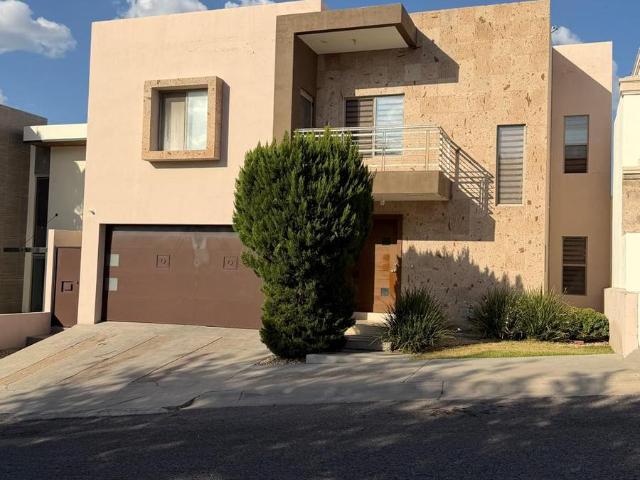 RENTA DE RESIDENCIA EN ZONA CANTERAS FRENTE A PARQUE SIN AMUEBLAR