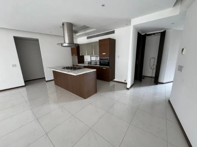 Renta Departamento con balcón en Península Arcos