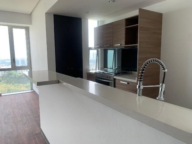 Renta departamento en Av Santa Fe cerca de la mexicana. FyRo