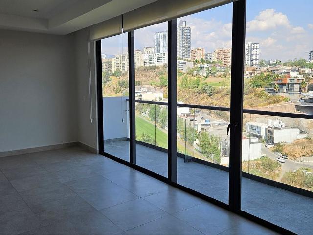 Renta departamento en The Oaks 3 recamaras más Family Room
