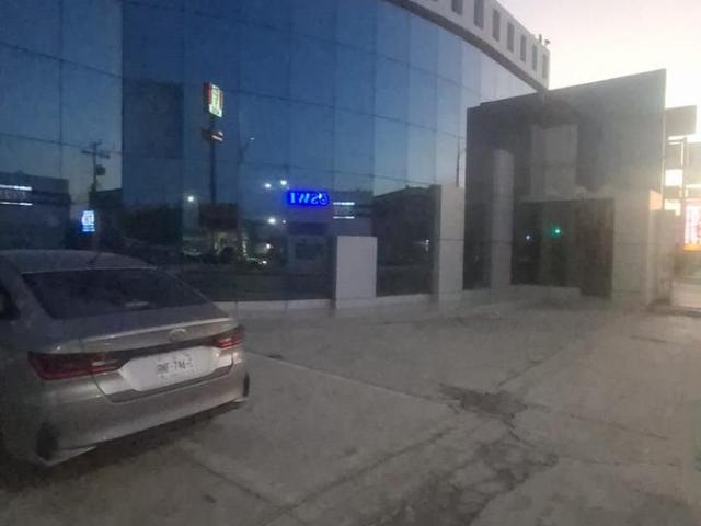 RENTA Edificio Comercial en Plaza Platino. Guadalupe N.L