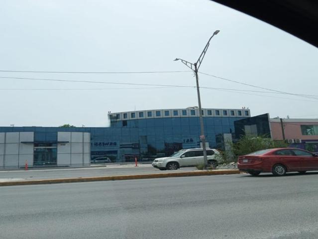 RENTA Edificio Comercial en Plaza Platino. Guadalupe N.L