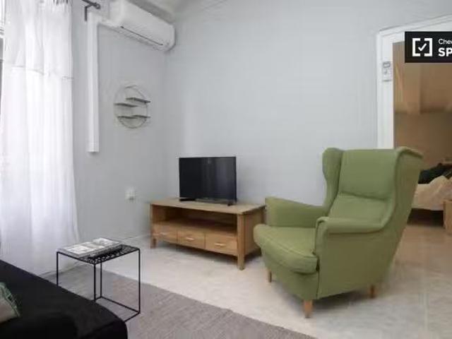 ¡En alquiler! Elegante apartamento de 2 dormitorios en alquile.