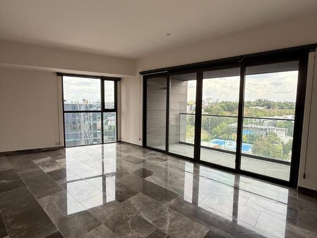 RENTA EN ANDARES PISO ALTO
