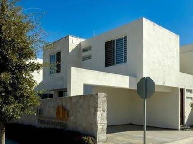 Renta En Reserva Santa Mónica / Casa Amueblada En Esquina