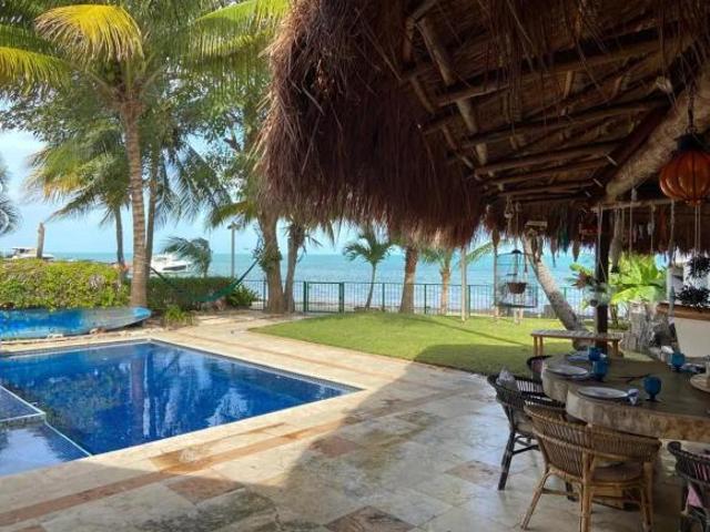 RENTA ESPECTACULAR CASA FRENTE AL MAR CON PLAYA, KM 3, CANCÚN ZONA HOTELERA