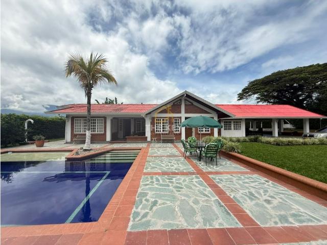 RENTA EXCLUSIVA CASA CAMPESTRE AMOBLADA