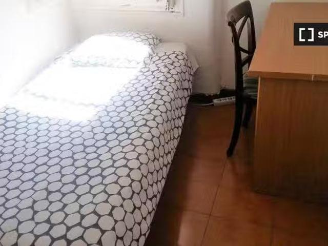¡Renta! Habitación amueblada en un apartamento de 10 habitacio.