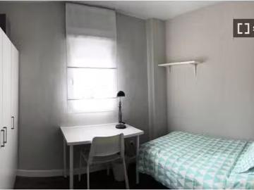 Encantador Habitación en alquiler en apartamento de 3 dormitor.