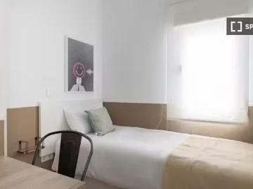 Encantador Habitación en alquiler en apartamento de 3 dormitor.