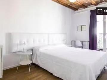 Nuevo Habitación en apartamento de 3 dormitorios en El Raval.