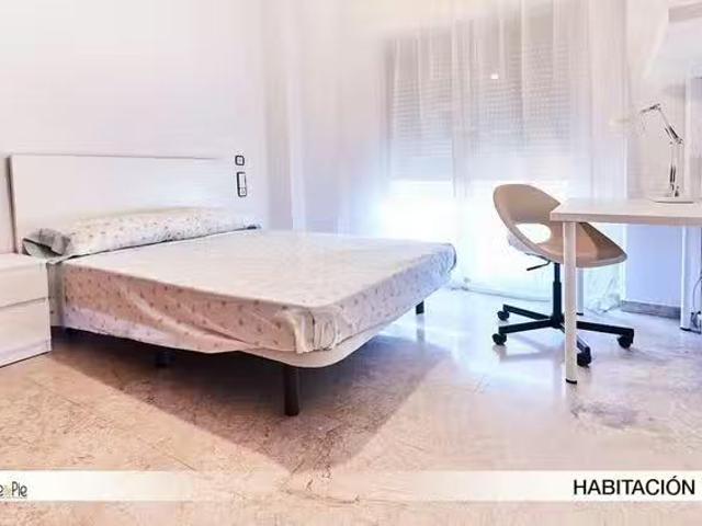 Único Habitación en Calle Campoamor, Triana Este
