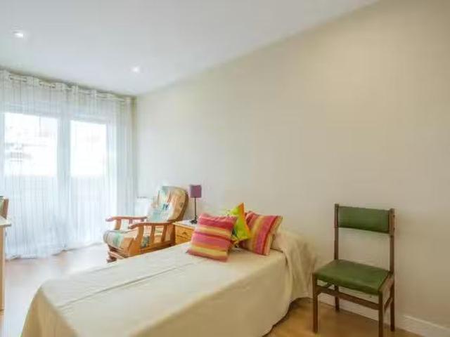 Barato Habitación en Calle de Atocha, Embajadores