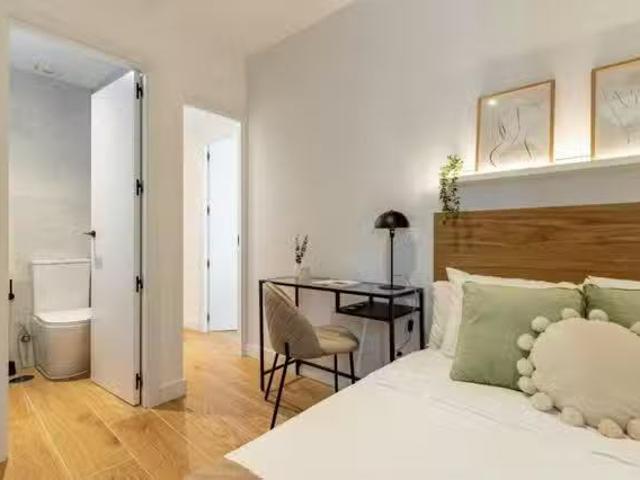 ¡En alquiler! Habitación en Calle de Alejandro Sánchez, Opañel
