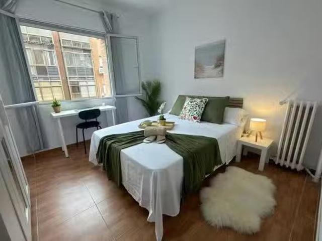 Bonito Habitación en Calle de Burgos, Tetuán
