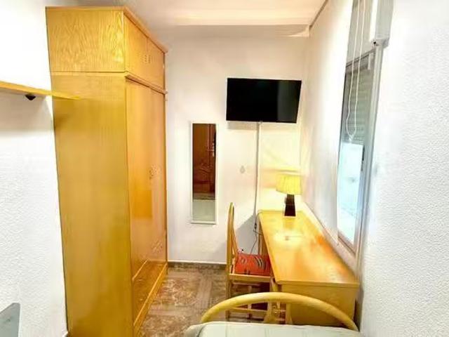 Único Habitación en Calle de Ferraz, Junta Municipal 1