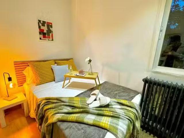 ¡En alquiler! Habitación en Calle de Julián Besteiro, Tetuán