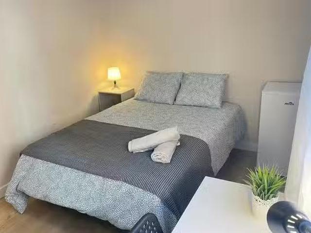 Nuevo Habitación en Calle de Pico de Alba, Palomeras Bajas