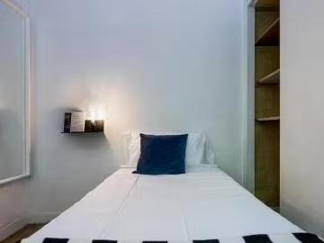 ¡En alquiler! Habitación en Calle de Sagasta, Trafalgar